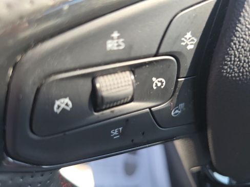 Used 2026 Chevrolet Trax RS FWD image 22