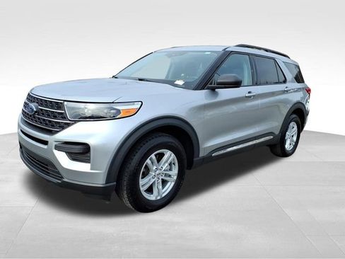 Certified 2021 Ford Explorer XLT image 2