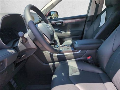 New 2026 Toyota Highlander Limited AWD/4WD image 4