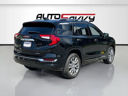 Used 2024 GMC Terrain Denali w/ Denali Premium Package AWD/4WD image 7