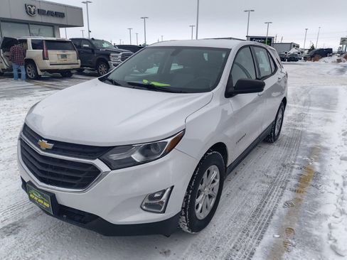 Used 2018 Chevrolet Equinox LS image 3