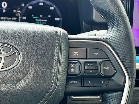 Used 2025 Toyota Tacoma TRD Off-Road AWD/4WD image 12