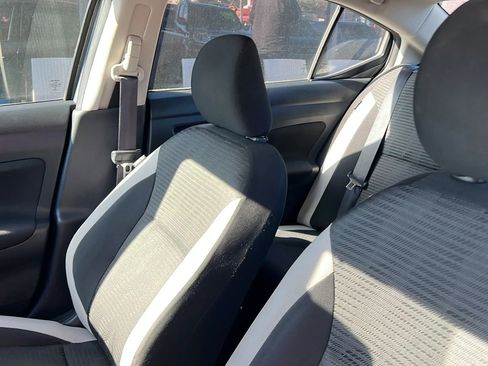 Used 2021 Nissan Versa SV image 30