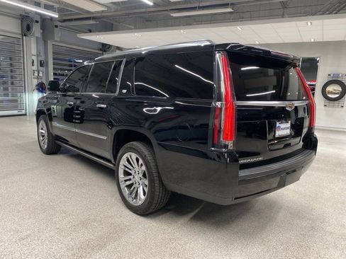 Used 2020 Cadillac Escalade ESV Premium Luxury w/ LPO, Radiant Package image 10