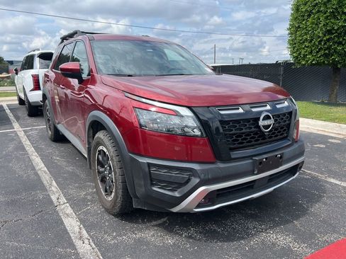Used 2024 Nissan Pathfinder Rock Creek AWD/4WD image 3