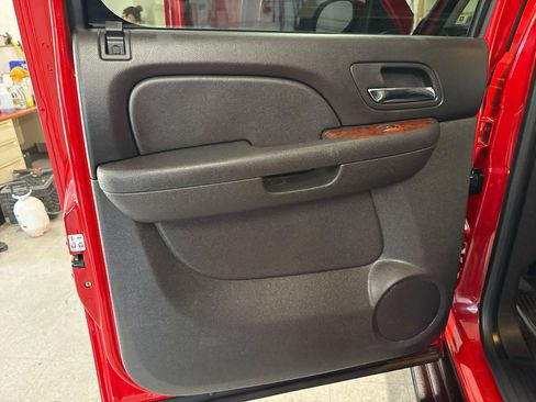 Used 2012 Chevrolet Avalanche LT AWD/4WD image 38
