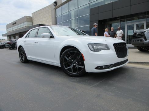 Used 2022 Chrysler 300 S RWD image 13