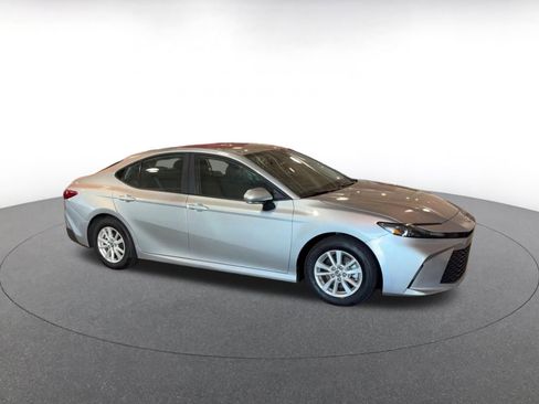 Used 2025 Toyota Camry LE image 2