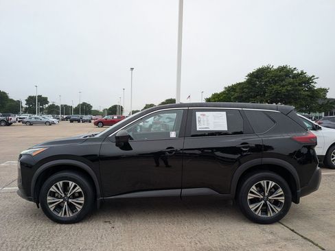 Certified 2023 Nissan Rogue SV FWD image 3