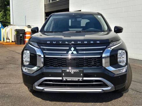 New 2025 Mitsubishi Outlander SE image 2