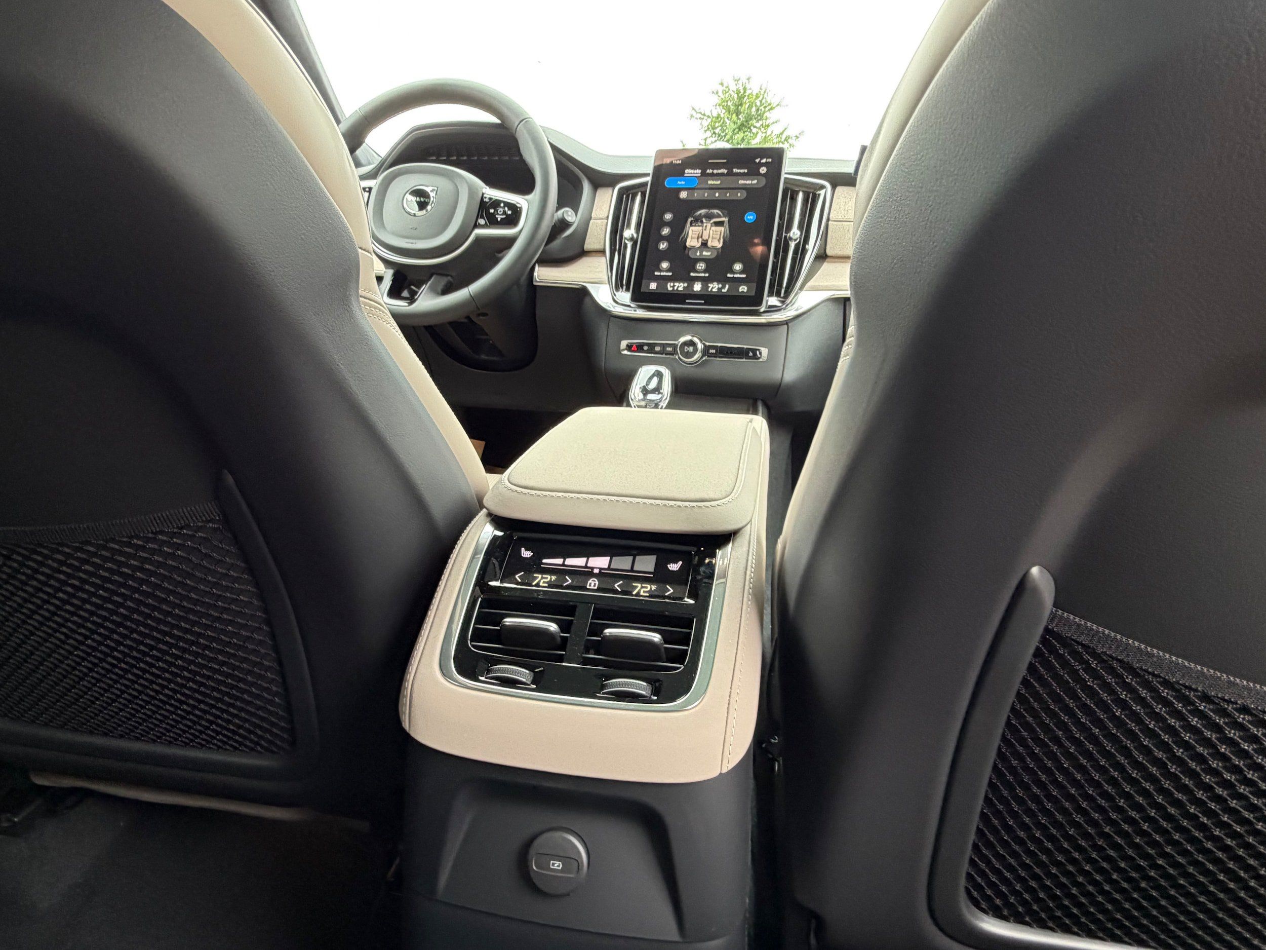 New 2026 Volvo XC90 T8 Ultra w/ Lounge Package AWD/4WD image 12