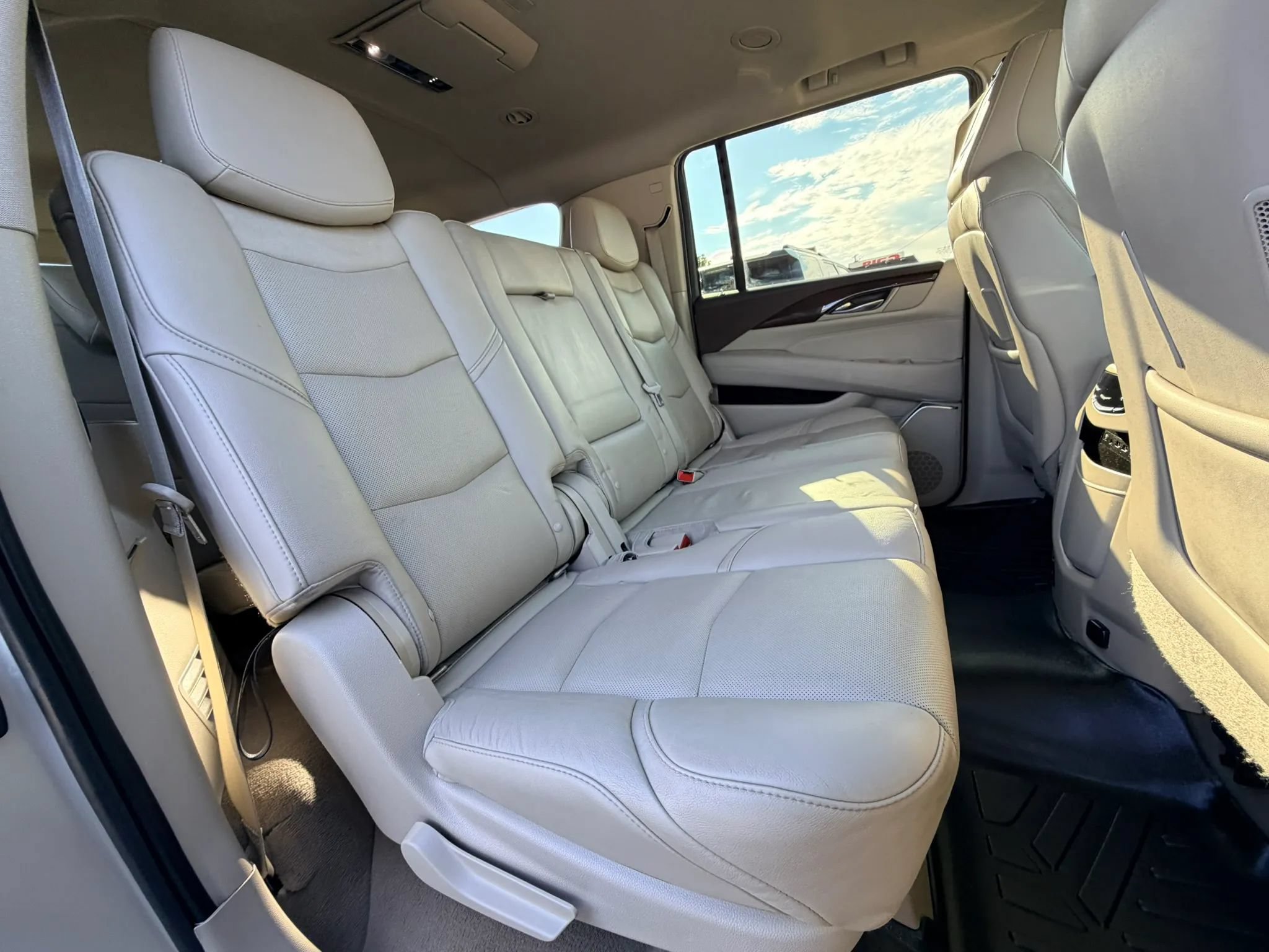 Used 2017 Cadillac Escalade ESV Premium Luxury AWD/4WD image 27