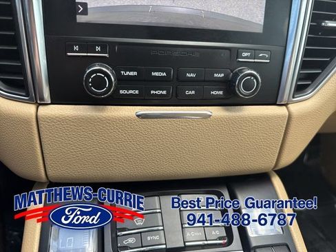 Used 2018 Porsche Macan AWD/4WD image 17