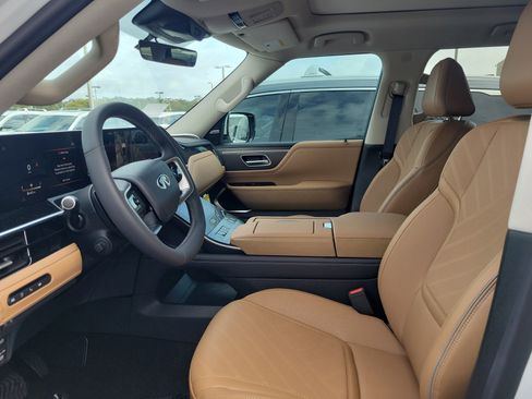 New 2026 INFINITI QX80 Luxe image 18