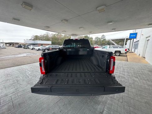 Used 2023 Ford F250 Platinum image 9