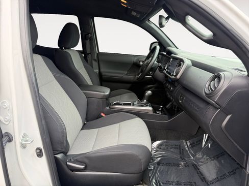 Used 2022 Toyota Tacoma TRD Off-Road image 19