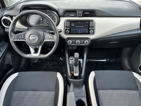 Used 2022 Nissan Versa SV w/ Trunk Package image 12