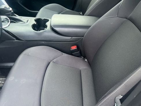 Used 2021 Toyota Venza LE w/ Carpet Mat Package (TMS) image 9