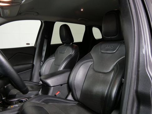 Used 2019 Jeep Cherokee Limited w/ Luxury Group AWD/4WD image 14
