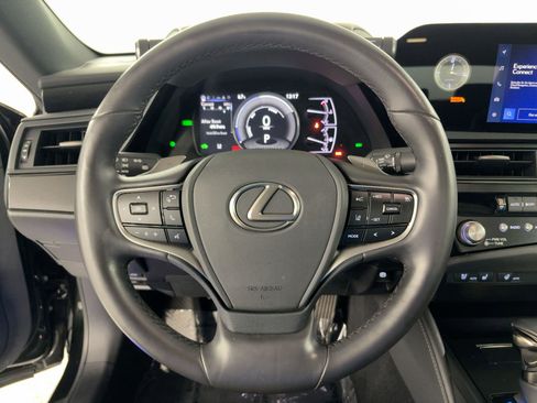 Used 2024 Lexus ES 300h w/ Premium Package image 18