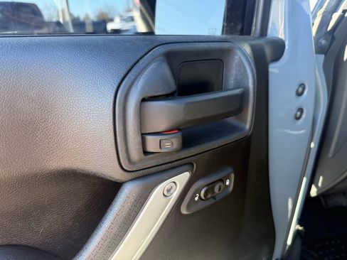 Used 2014 Jeep Wrangler Unlimited Sahara w/ Dual Top Group image 15