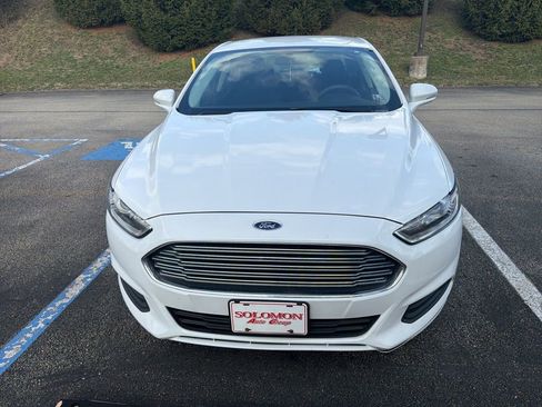Used 2016 Ford Fusion SE w/ SE Cold Weather Package image 2