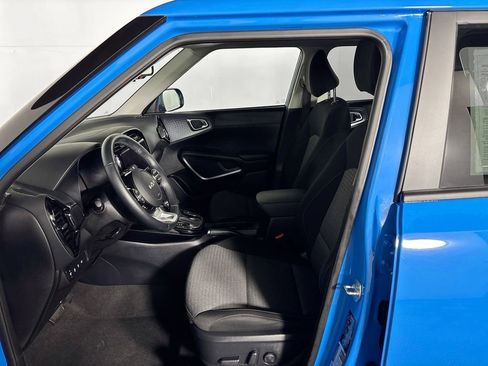 Certified 2025 Kia Soul EX image 12