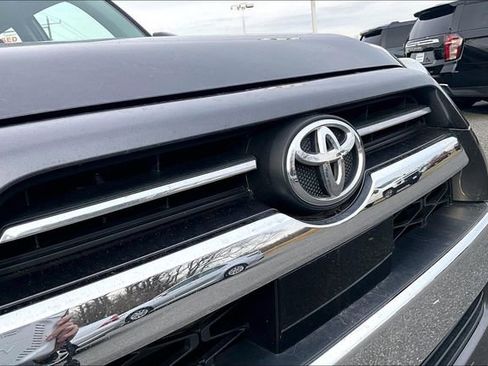 Used 2020 Toyota 4Runner SR5 image 32