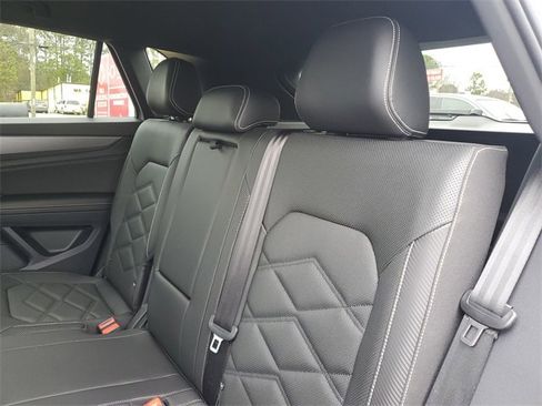 Certified 2025 Volkswagen Atlas Cross Sport SE image 10