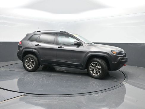 Used 2021 Jeep Cherokee Trailhawk image 3