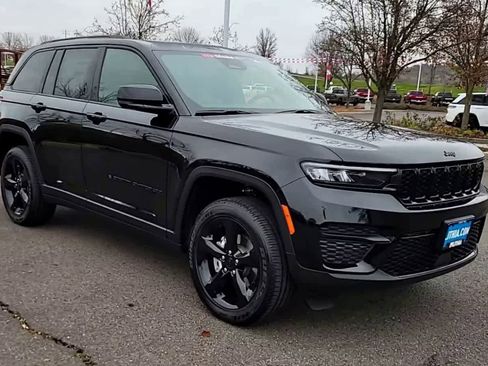 New 2025 Jeep Grand Cherokee Altitude image 2