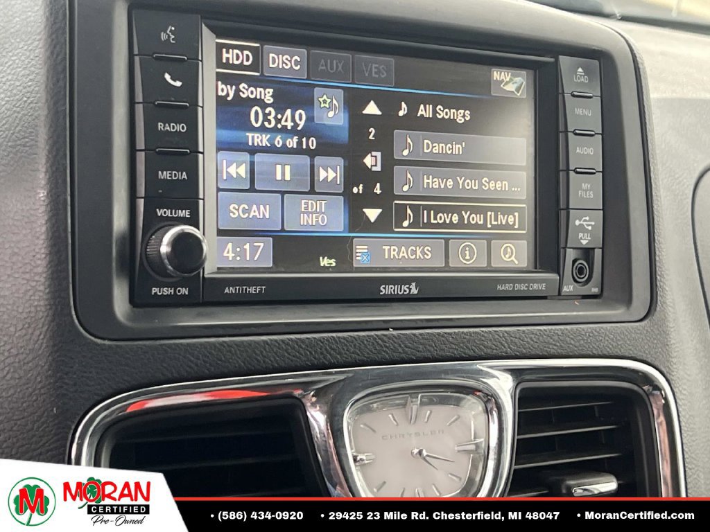 Used 2014 Chrysler Town & Country Touring-L FWD image 21