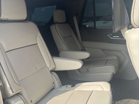 Used 2025 GMC Yukon Denali w/ Denali Reserve Package AWD/4WD image 15