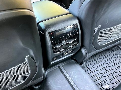 Used 2024 Jeep Grand Cherokee Overland w/ Luxury Tech Group IV image 34