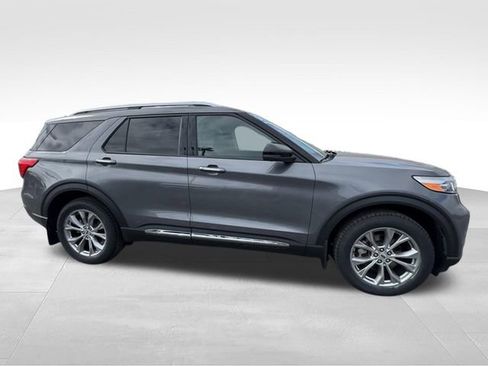 Used 2022 Ford Explorer Limited w/ Equipment Group 301A AWD/4WD image 9