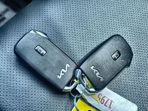 Used 2024 Kia Sportage EX FWD image 28