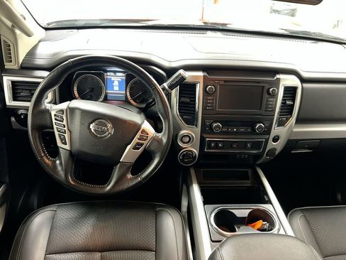 Used 2019 Nissan Titan PRO-4X AWD/4WD image 10