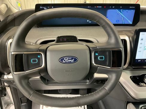 Used 2025 Ford Expedition Active AWD/4WD image 24