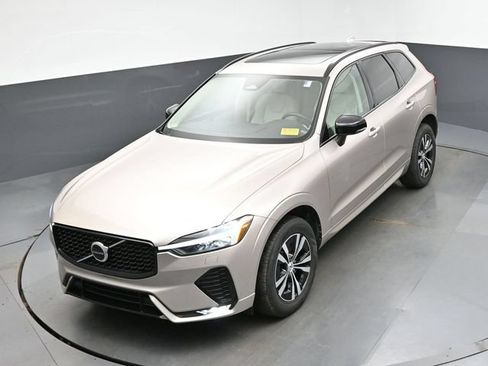 Used 2024 Volvo XC60 B5 Core w/ Protection Package Premier AWD/4WD image 19