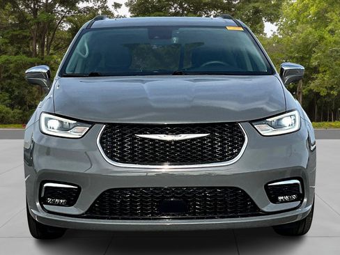 Used 2022 Chrysler Pacifica Limited image 2