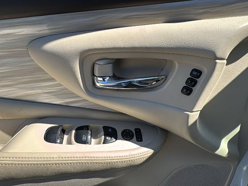 Used 2018 Nissan Murano Platinum image 13