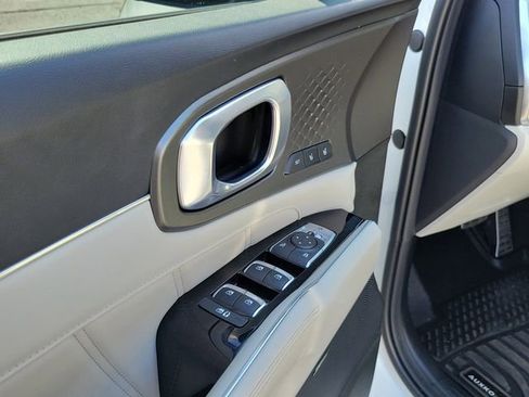 Certified 2024 Kia Sorento SX Prestige AWD/4WD image 8