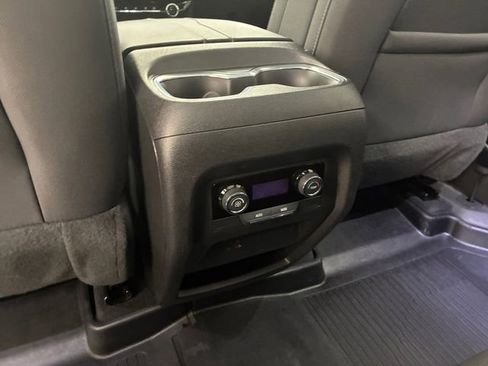 Used 2025 Chevrolet Traverse LT w/ Sun and Wheel Package image 19