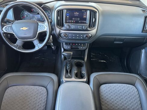 Used 2020 Chevrolet Colorado Z71 AWD/4WD image 3