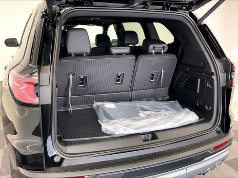 New 2026 GMC Acadia Elevation w/ Elevation Premium Package AWD/4WD image 11