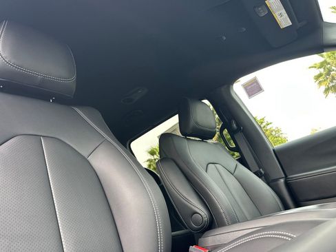New 2026 Chrysler Pacifica Select image 17