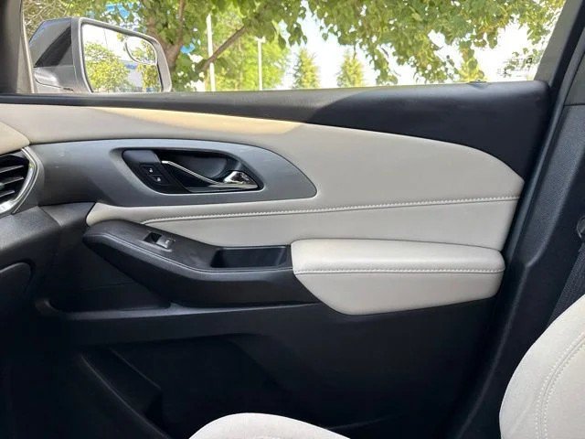 Used 2022 Chevrolet Traverse LS w/ Midnight/Sport Edition FWD image 31