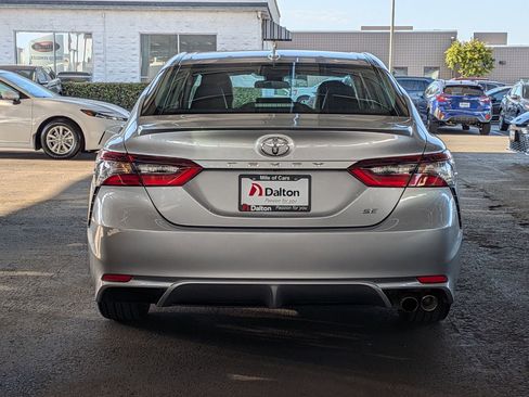 Used 2024 Toyota Camry SE FWD image 3