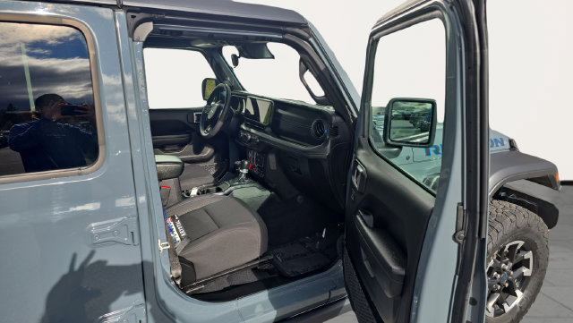Used 2024 Jeep Wrangler Unlimited Rubicon 4xe w/ Convenience Group AWD/4WD image 13