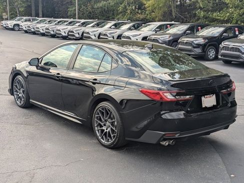 Used 2025 Toyota Camry SE image 5